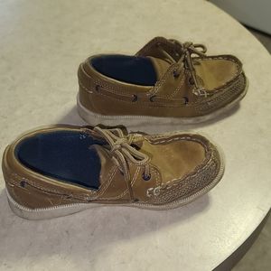Crown and Ivy youth shoes